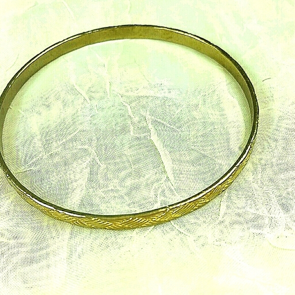 2 bangle bracelets 1 silver 1 gold tone - Picture 6 of 7